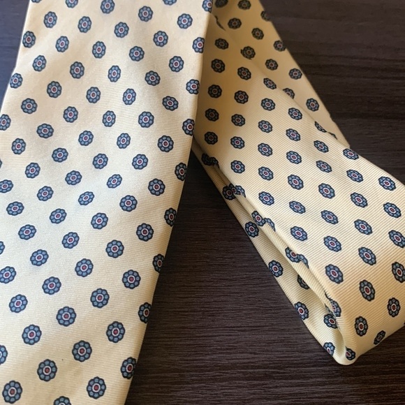 Lands End Yellow Print Silk Tie - Picture 4 of 4